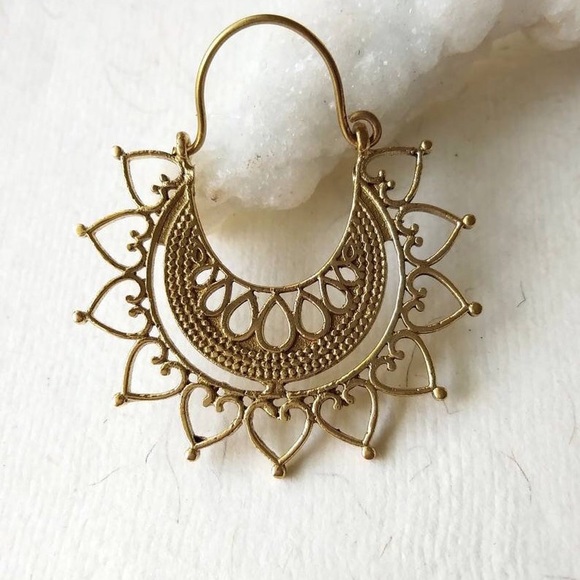 1 Left! Vintage Gold Tribal Sunburst Drop Earrings - Picture 5 of 7